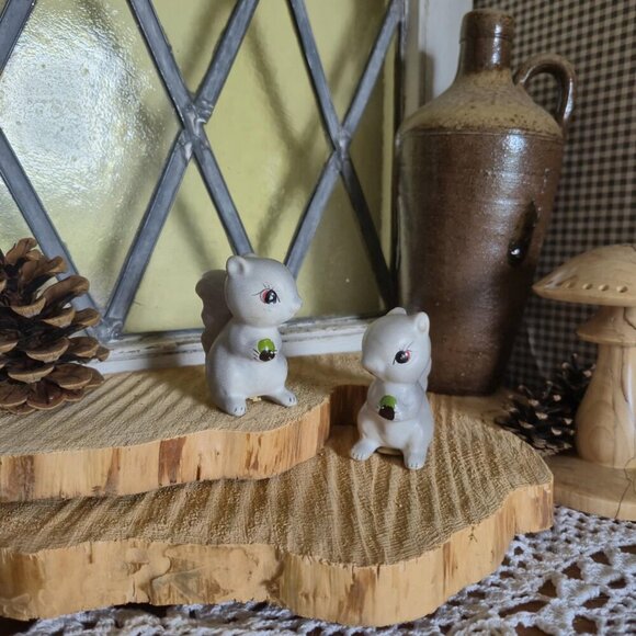Vintage Japan Salt & Pepper Shakers Set - Cute Grey Squirrels - Picture 2 of 12